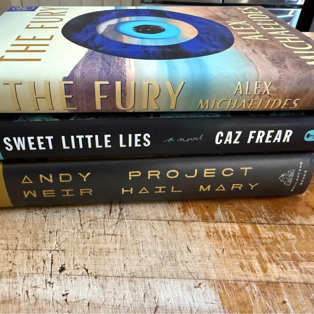 Project Hail Mary by - Black Hardcover